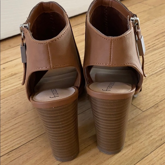 Open toe booties - Picture 2 of 5